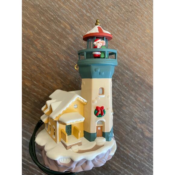 Hallmark Ornament Lighthouse Greetings Magic Collector's Series 1999 - Picture 5 of 6